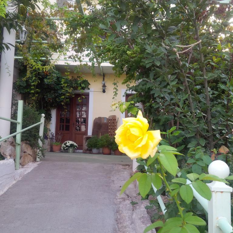 利昂尼迪翁 马诺里斯迎宾旅馆酒店 外观 照片